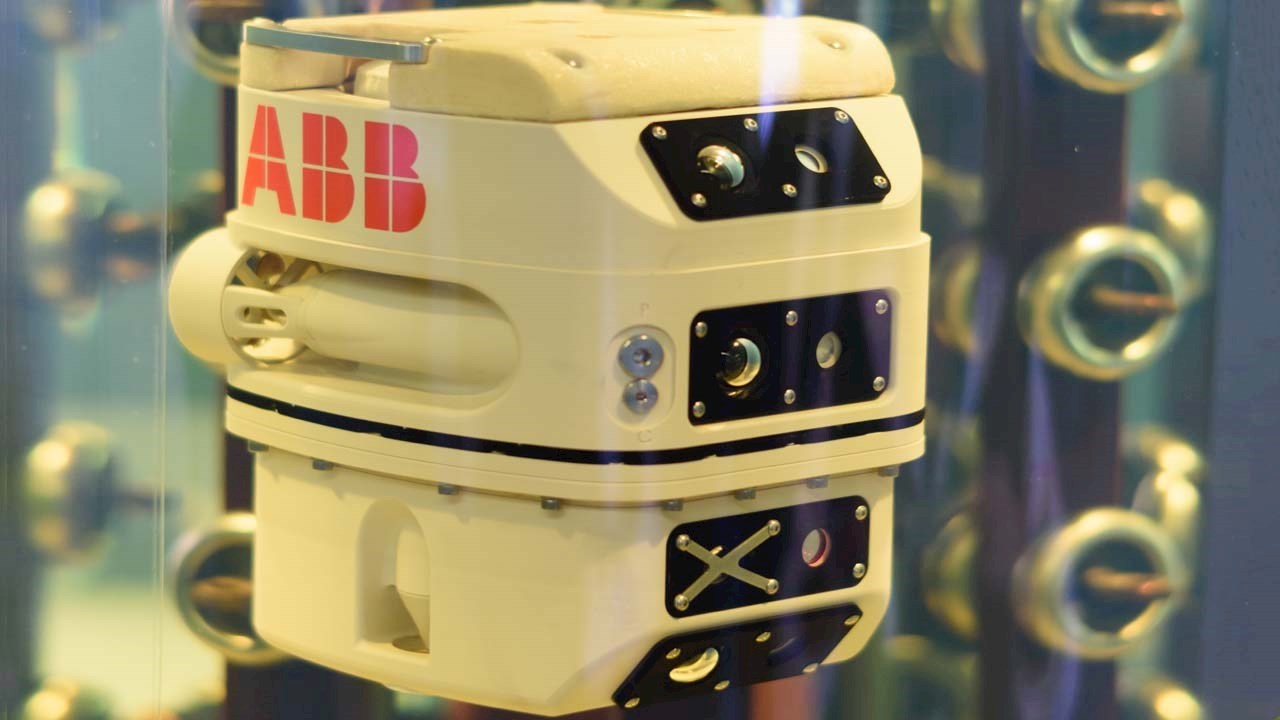 ABB 全球首臺(tái)液浸式變壓器檢測(cè)機(jī)器人斬獲國(guó)際電力行業(yè)大獎(jiǎng) ABB 全球首臺(tái)液浸式變壓器檢測(cè)機(jī)器人斬獲國(guó)際電力行業(yè)大獎(jiǎng)